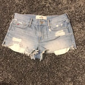 (SOLD) Hollister light washed ripped shorts